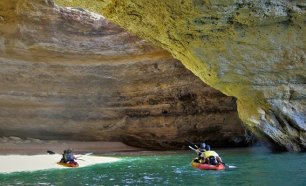 Descobre o Algarve Secreto! Meio Dia ou Dia Inteiro em Veleiro com Kayack e Mergulho em Portimão, Lagos ou Albufeira!