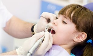 Consulta Dentária para Crianças e Jovens! Check-up, Profilaxia e Aplicação de Flúor no Centro Porto!