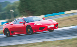 Adrenalina em via Rápida! Experiência Como Acompanhante num Ferrari!